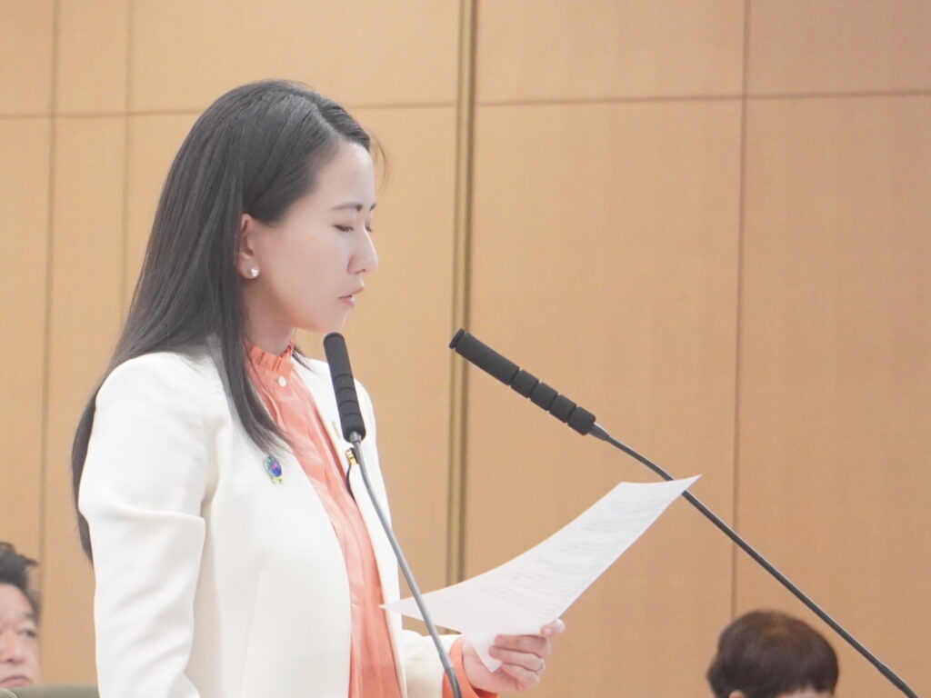 令和８年度予算第二特別委員会の局別審査（2026.2.25）において質疑をする深作ゆい
