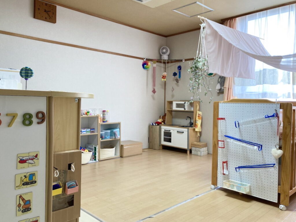 都筑区の北部療育センターでは、地域の子育て支援団体と協力して、療育センター内の預かりが実現している